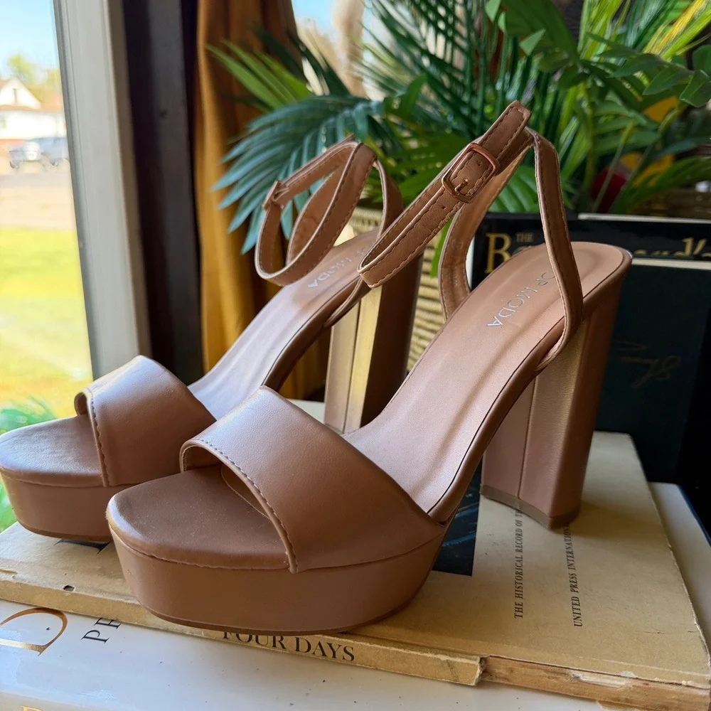 Top Moda Tan Nude Platform Block Heel Sandals Ankle Strap Womens Size 8.5